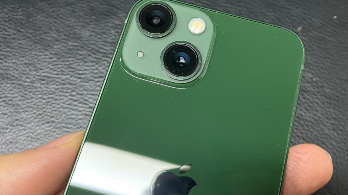 iphone13|iPhone 13跌至“新低价”，对比小米12S Ultra，该怎么选？