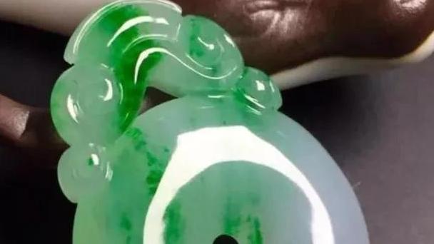 翡翠|翡翠的性价比，不能只看价格，价格低的不一定就值得收藏