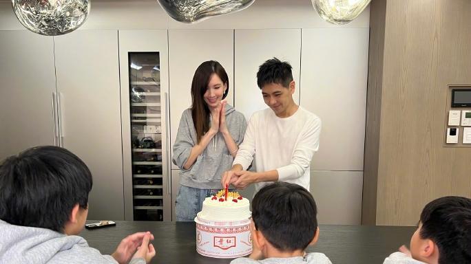 林志颖|林志颖为双胞胎儿子庆生，弟弟壮实、哥哥瘦弱，杰森健康引担忧