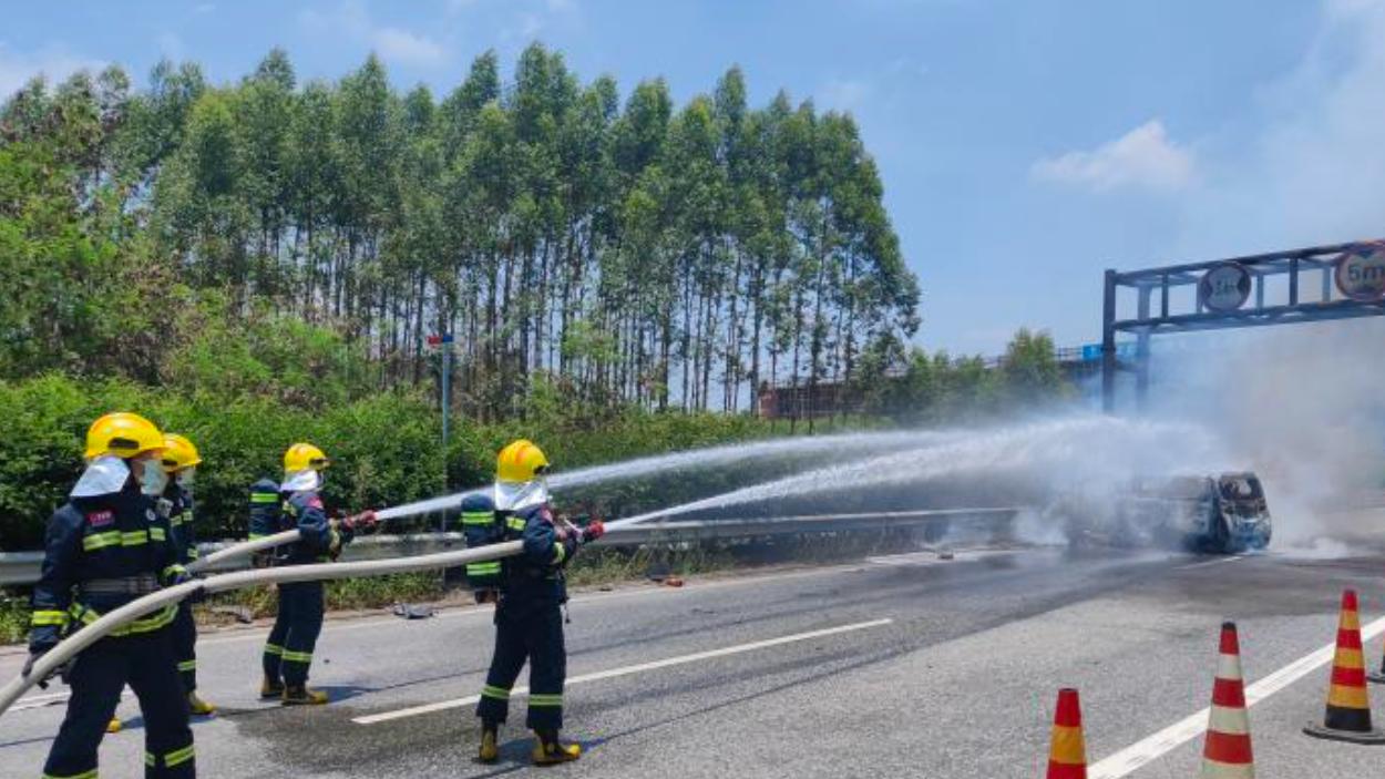 事故后车门被锁死？雷克萨斯最新声明来了