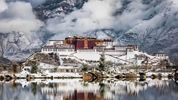 西藏|神圣的西藏具有自然的景色，湖泊都各有特色，适合解压的观光之地