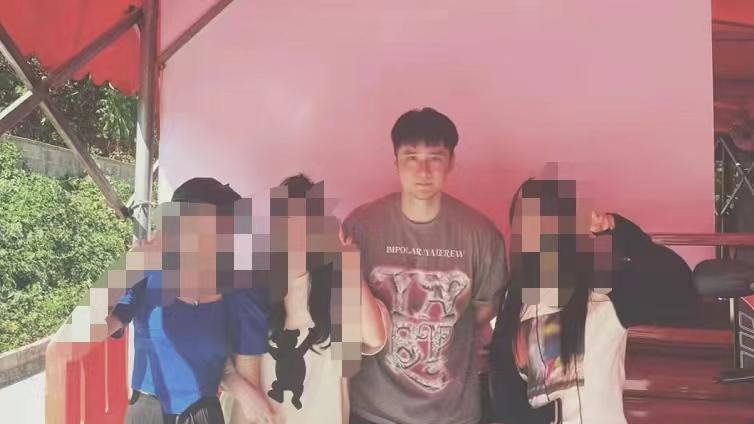 蒋劲夫|蒋劲夫被网友偶遇，纹身加肌肉气势逼人，美女夸赞超帅、很有礼貌