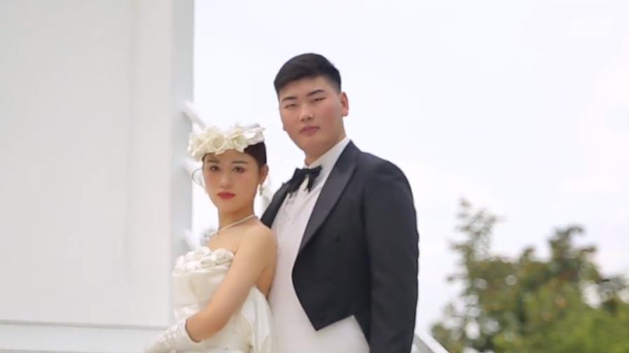 陈萌|陈萌为庆祝自己怀孕，去拍摄旗袍写真照，喜悦之情溢于言表