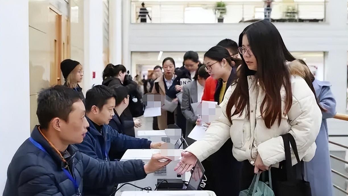 招聘|河北某公务员岗位招聘走红，备注要求高到离谱，网友：到底招不招