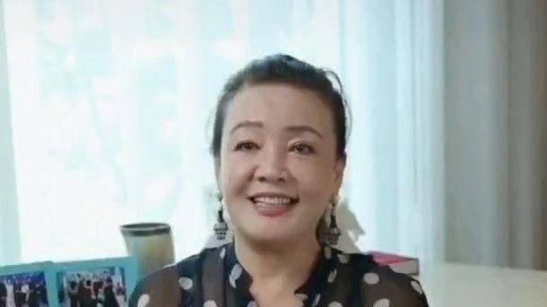 张兰|好家伙，今天的张兰带头纱直播，开播不一会儿人数就达到十万多