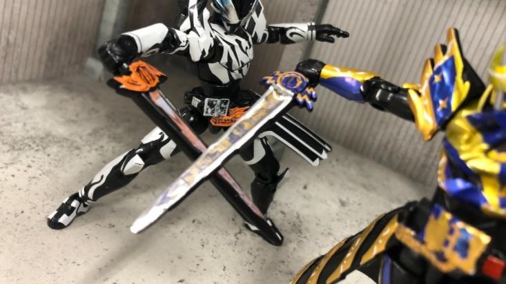 手办|假面骑士圣刃外传装动周边 惊异塞壬霸剑与贤人的最终形态登场
