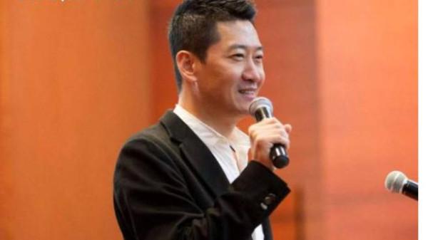 这十年·追光之夜|曾经的他红过黄晓明，时运不济被雪藏，50岁仍然单身！