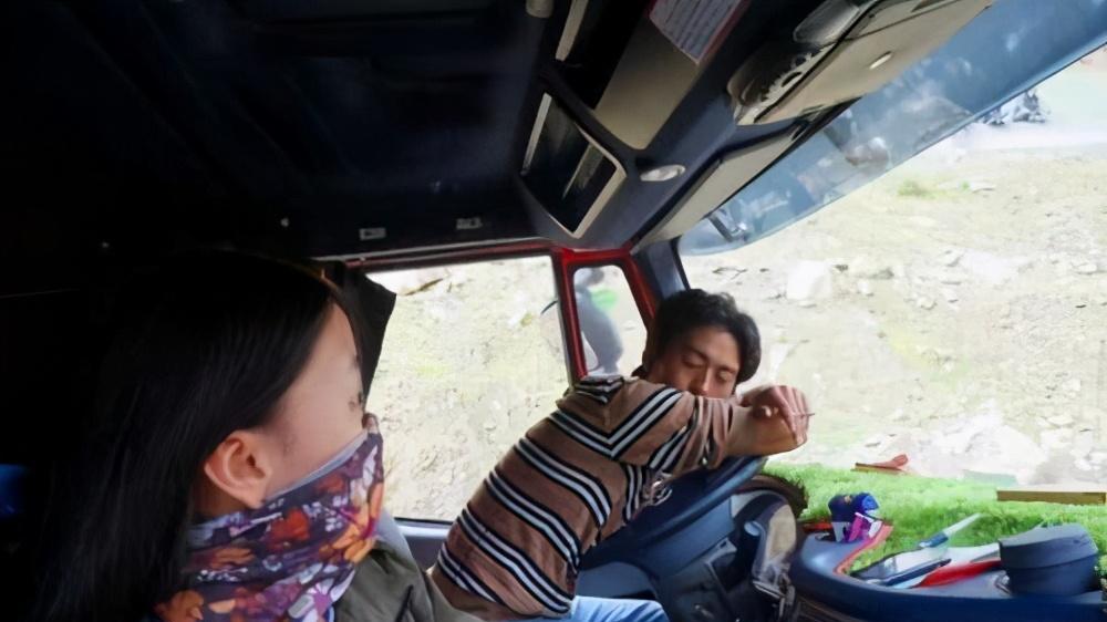 新疆维吾尔自治区|为何川藏线上的背包女名声越来越差？老司机诉苦：你捎一段就知道