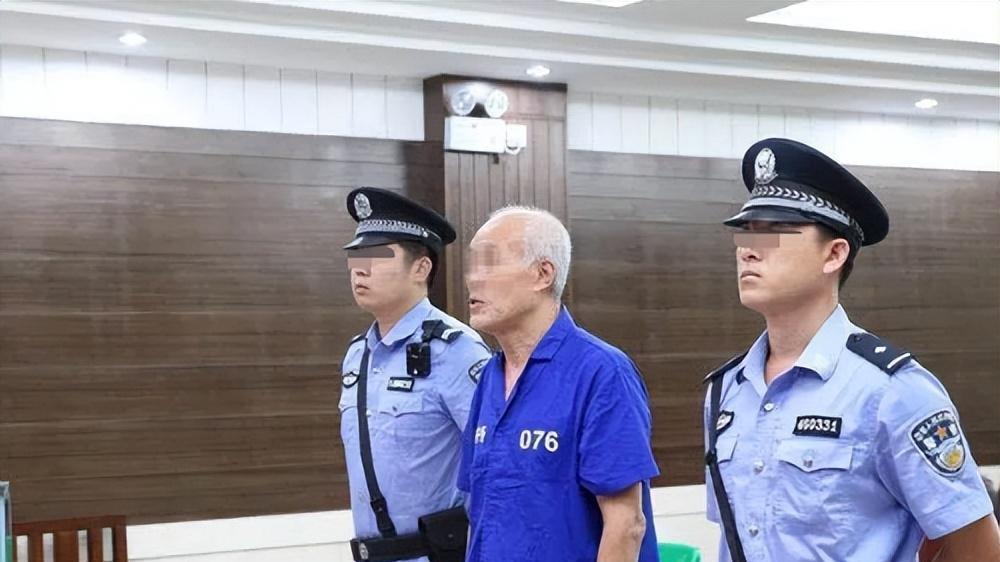 纪实：儿子坠亡获赔130万，儿媳带娃索要30万，公公却挖掉她双眼