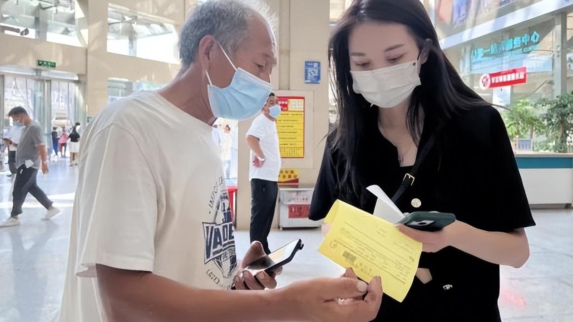 护士|98年女大学生入职“新兴行业”，月收入1.5万，护士看了羡慕不已