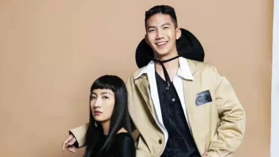 胡军|胡军儿子帅到认不出！年仅14岁高一米八魁梧壮硕，五官深邃帅过爸