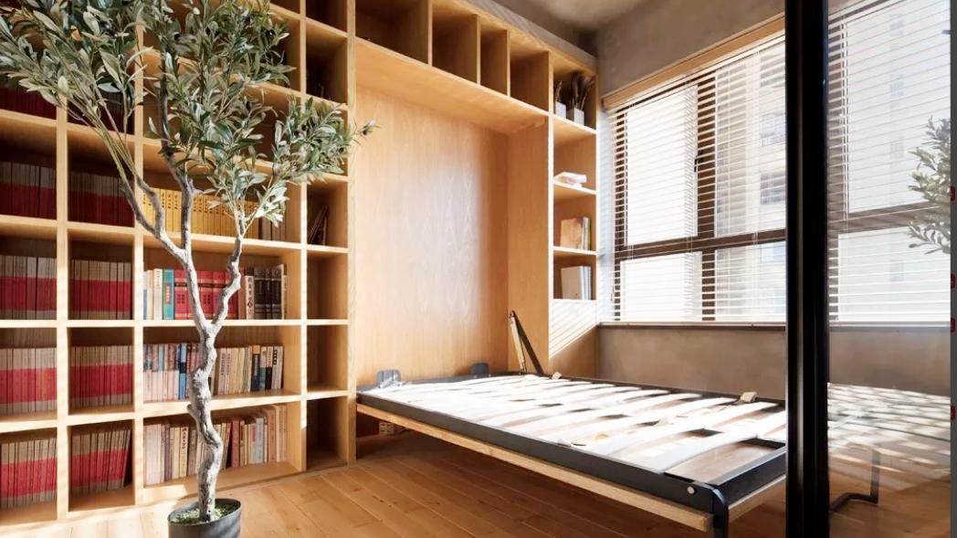 确实是不错的做法！10㎡卧室收纳有了还不拥挤，再加个梳妆台也行