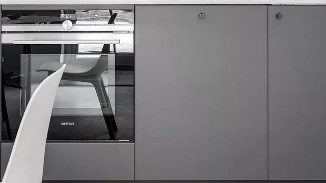 她家全是大白墙，却装出了豪宅感，真的太明智了！