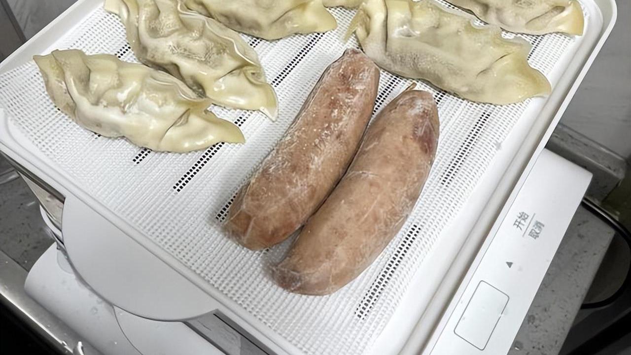 建议大家除了微波炉，厨房有这“2锅1机”就够了！其它都是浪费钱