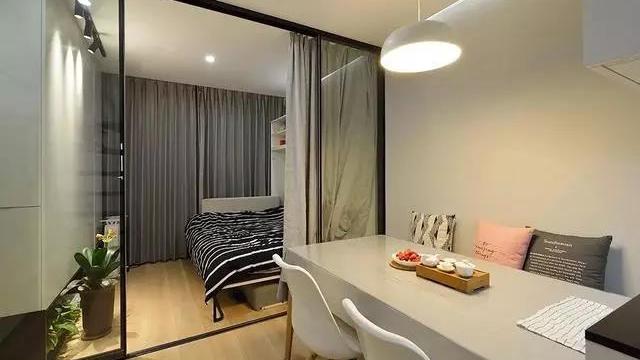 她坚持买下48㎡顶楼老房，改造后一室变三室，选择太明智了！