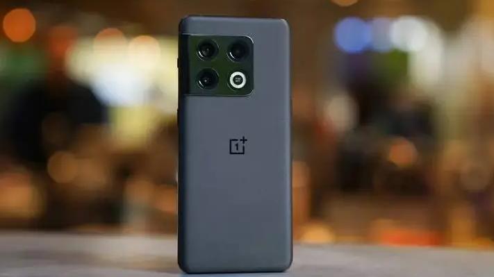 折叠屏|热门芯片+长寿续航+出色系统，用4年没问题，红米至尊版有对手了