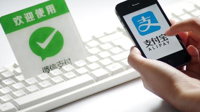 我买了一部新手机，把旧手机恢复出厂设置后送人，但忘了解绑银行卡了，有风险吗？