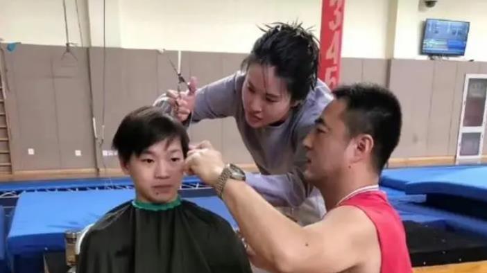 全红婵 全红婵新发型亮相可爱！1年长10公分克服发育难关，冲世界杯金牌