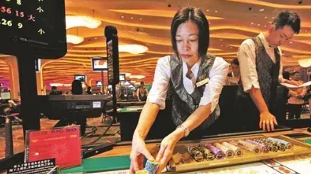 17年江西经理借130万网贷，追求40岁富婆，报警后富婆被判刑3年