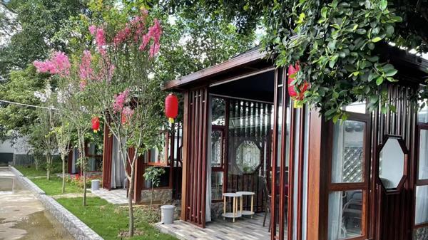 凉亭承载了一定的文化内涵，装饰庭院锦上添花，美不胜哉！