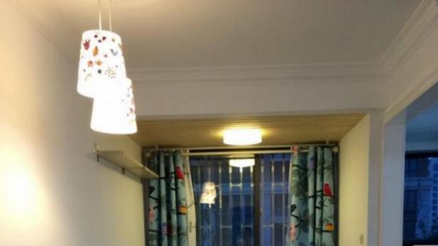 老公在餐厅打了个地台，“变”出一间房！漂亮极了，客人抢着睡！