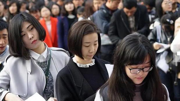 大学生|公务员晒出“月薪收入”，金额数字让人有点惊讶，直呼不敢相信