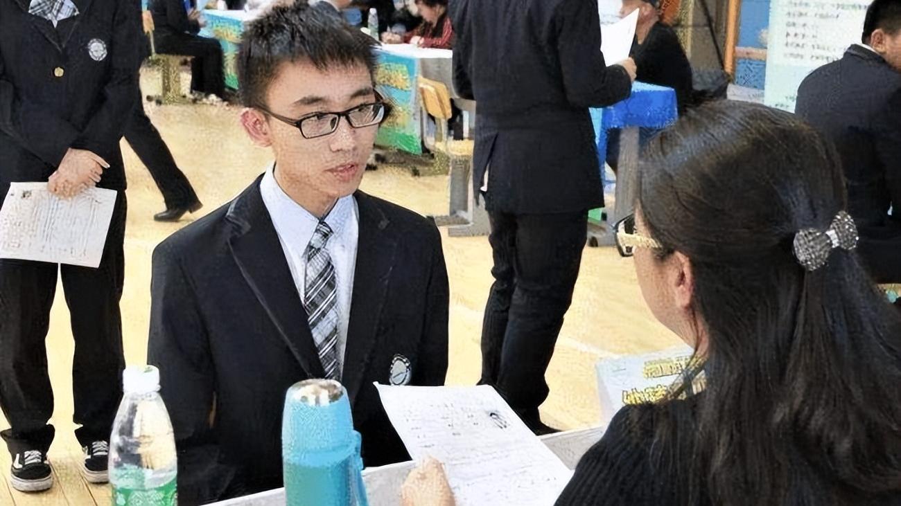 韦东奕|韦东奕的简历仅有4行字，含金量却一点也不敷衍，拼实力也看能力