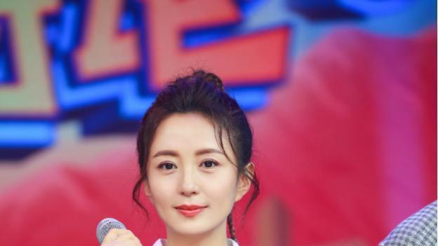 杨童舒|著名女演员拍戏中途意外怀孕，儿子生父至今是谜，45岁仍似少女