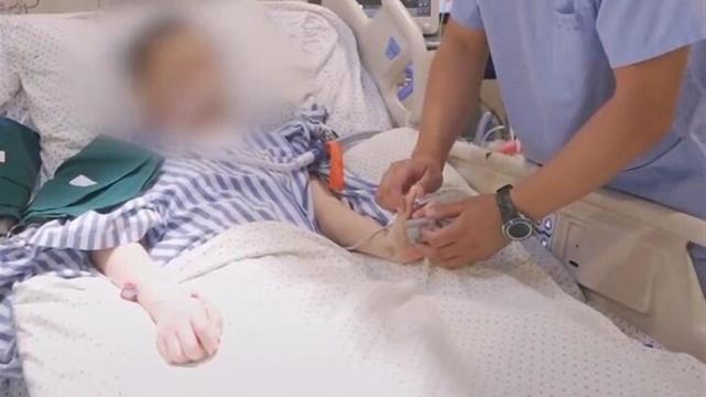 22岁女孩连续熬夜加班猝死：家中三代唯一大学生，唯一的亲哥哥因车祸去世