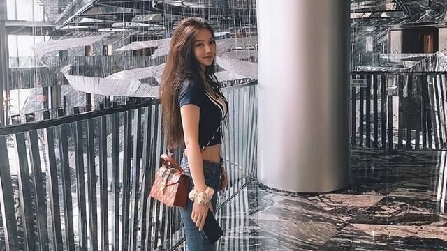 |美女网红直播出现睡衣男，马上向网友澄清：修水管的工人