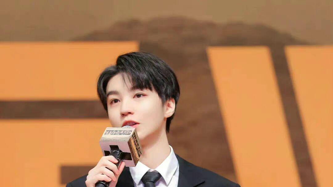 王俊凯|王俊凯北电祝福视频，脱口而出北电校训，一些大学生的DNA动了