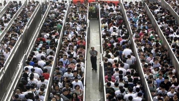 房票|中国最大住宅区：每天几十万人挤着上下班，需要提前2--3个小时出门