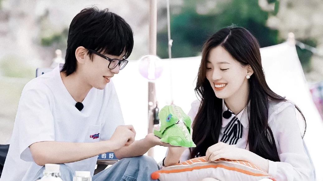 没谈过恋爱的我|《没谈过恋爱的我》人文CP秀恩爱，丝毫不惧异国恋，一处细节感人