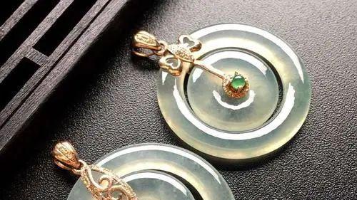 翡翠种水|千年不败的平安扣，在玉雕师眼里还能这样玩！