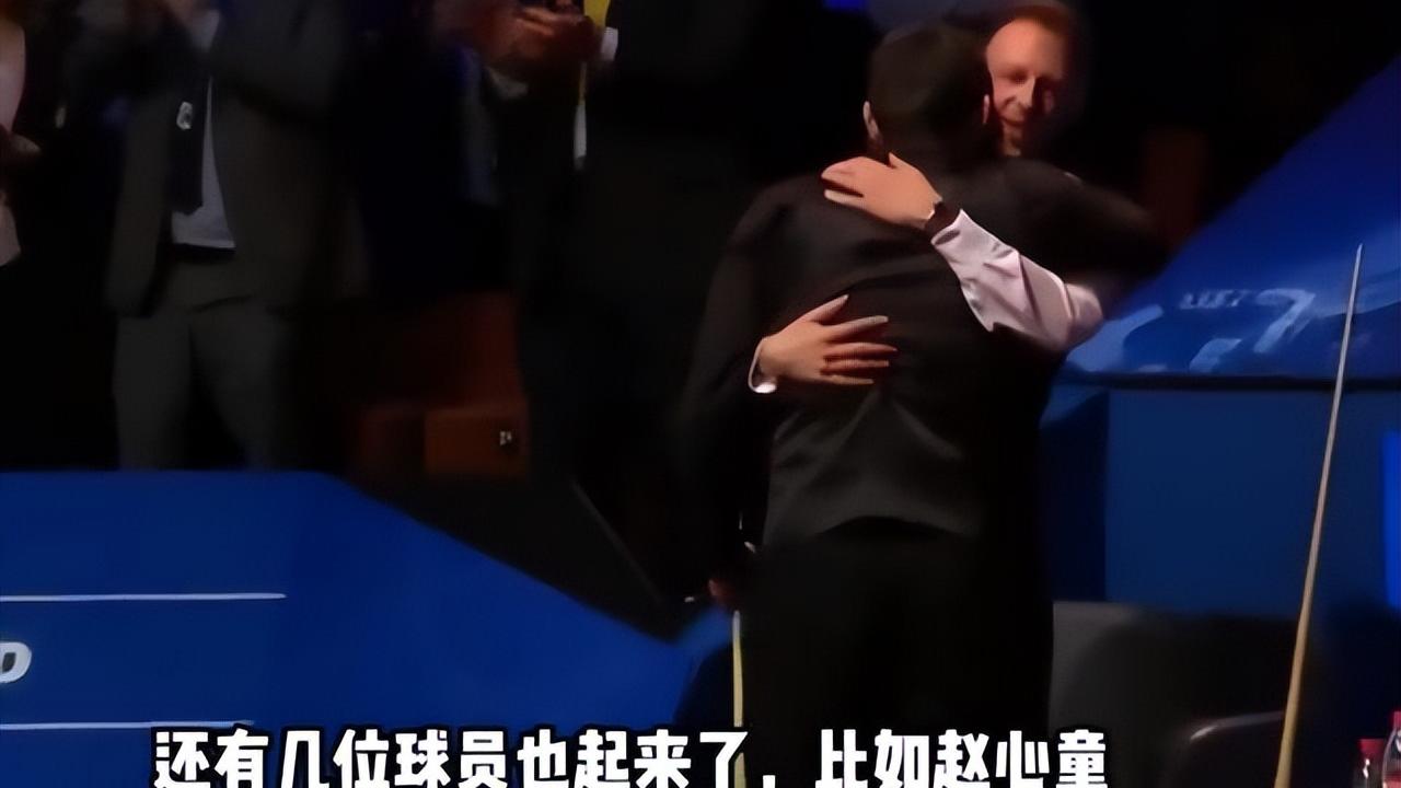 奥沙利文|奥沙利文拥抱亲吻好友！演播室二度落泪，再次点名赵心童