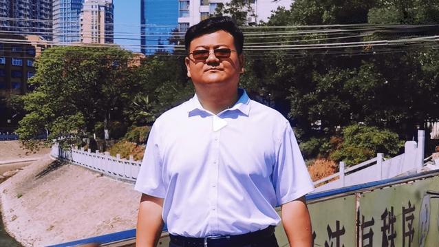 25岁男子长相成熟常被误认为80后：同龄人见了都想叫声叔