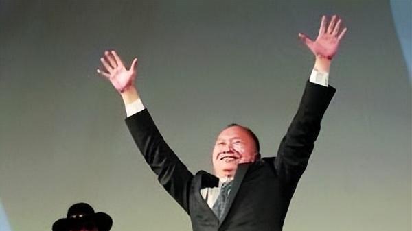 吴宇森|国际名导吴宇森：和妻子风雨相伴46年，晚年双双患癌靠卖房自救