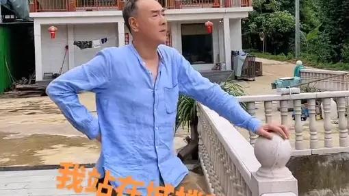 |亮剑剧本中的丁伟，73岁的他在乡下建了一栋别墅养老，精神气十足