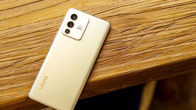 vivo|年轻人选手机太难？这台来自vivo的新机，治好了不少纠结症