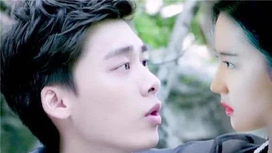 李易峰|李易峰那么喜欢神仙姐姐刘亦菲，他为什么不敢越过“雷池”呢！