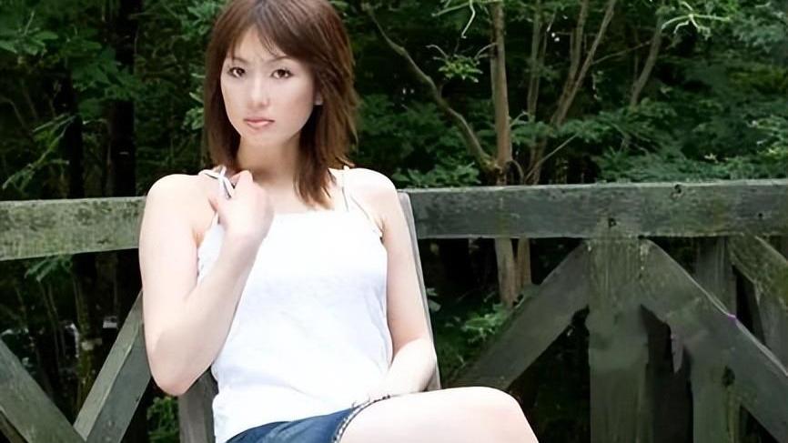 天上人间四大花魁之首梁海玲，五官精致身材火辣，为何惨死家中？