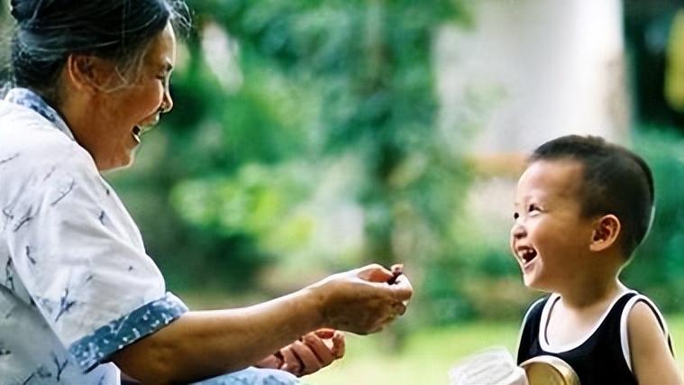 |姥姥带我大，为什么还要我孝顺奶奶？丈夫的话让妻子听了很失望