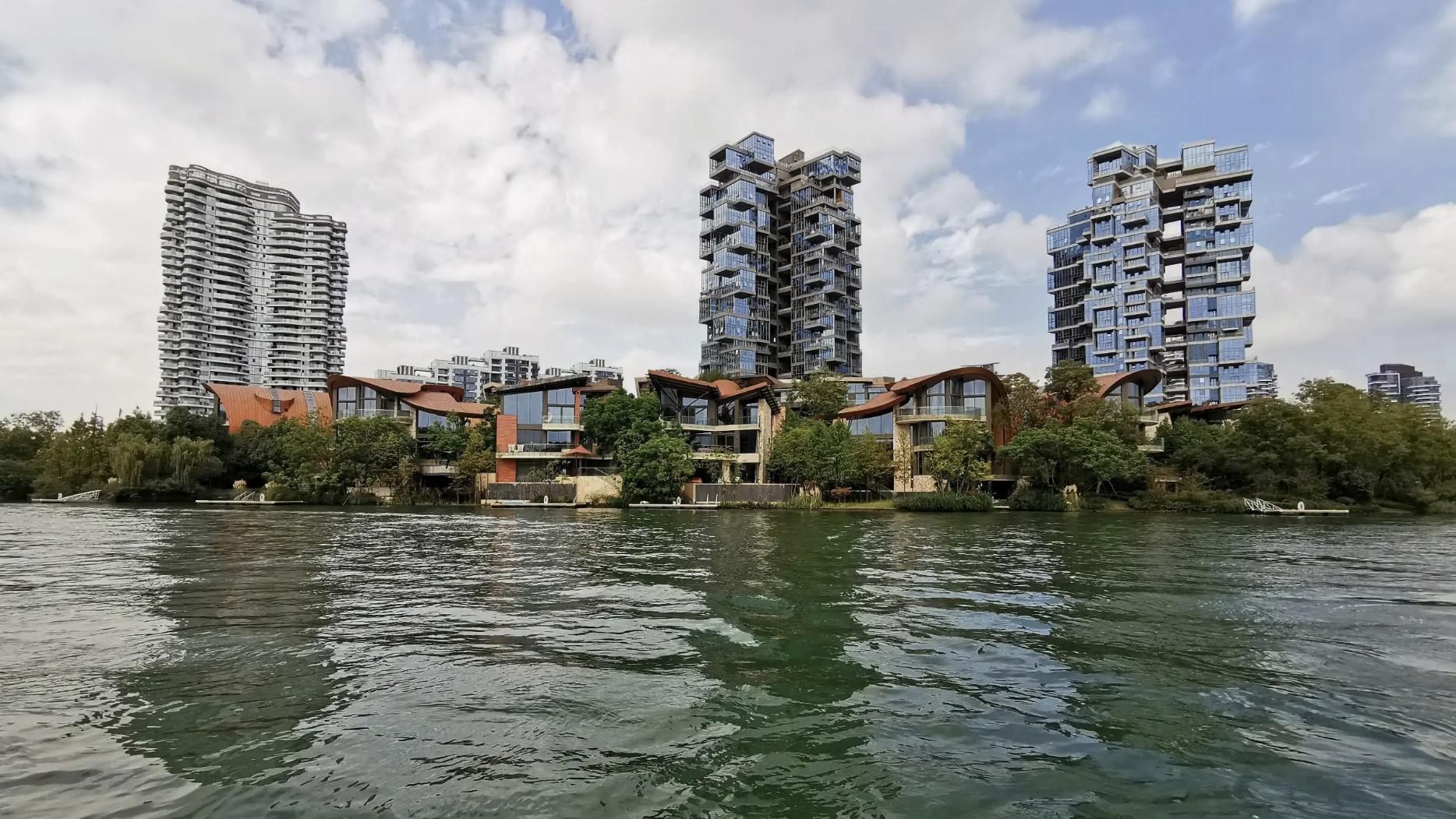 济宁|麓湖又熔断，成都有钱人还没收割完