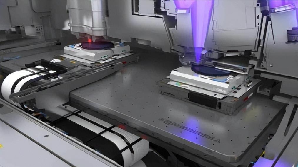 硅谷|光刻机已到位，芯片关键材料被攻克，外媒：中国真能弯道超车？