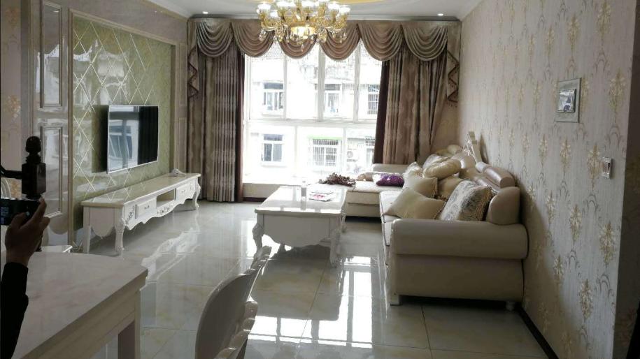 媳妇不听劝硬要买顶楼房子，如今装修好爱上了天台，亲戚夸有眼光