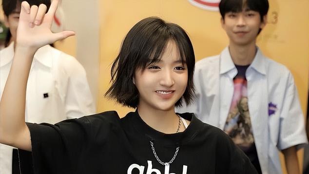 郑浩南|郑浩南婚变后坐游艇出海，与前女友罕同框，戴34万金表抢镜