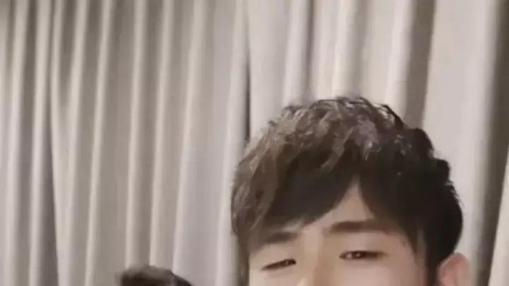 周杰伦|网红周杰伦表示：我现在银行卡里有5000万，你们就是嫉妒心理