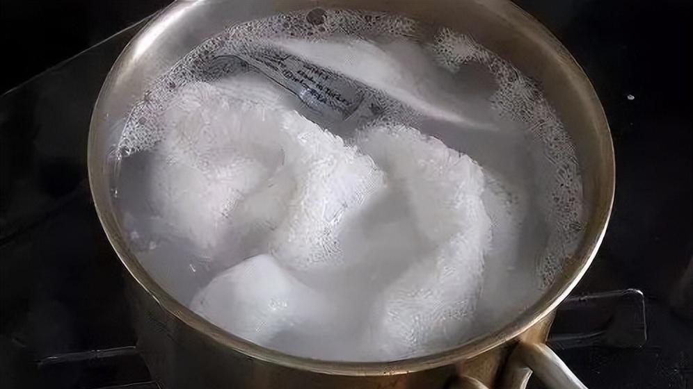 毛巾用久了油腻发黄有异味！老保姆教你几招，干净清香还柔软