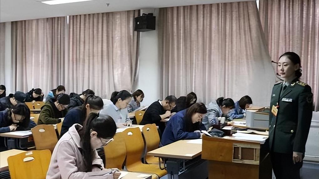 文职|新兴铁饭碗军队文职上岸率高于公务员！均薪1w起！