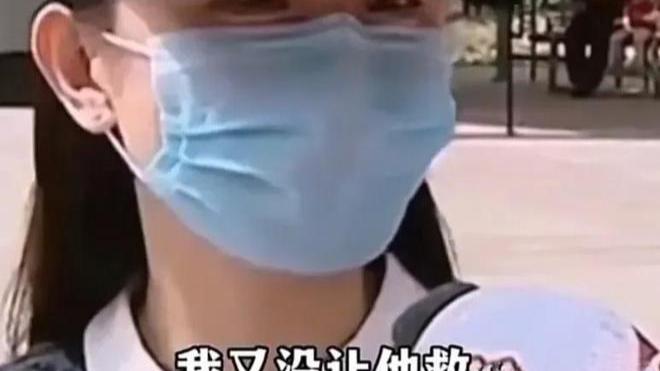 “他救人自愿的，我又没让他救，我凭什么给他买手机”？